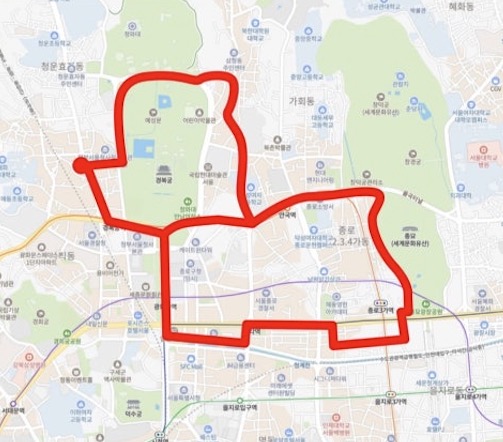 지도 위에 빨간 댕댕이런 동선이 그려진 운동여지도 예시